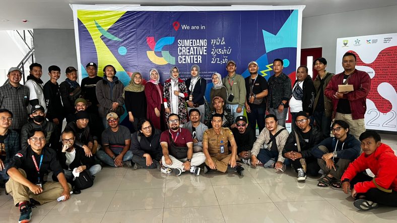 Cara Radio Lokal Berkolaborasi dengan Komunitas Kreatif Zaman Sekarang